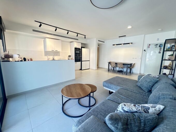 למכירה בחריש דירת 5 חדרים בשכונת הפרחים