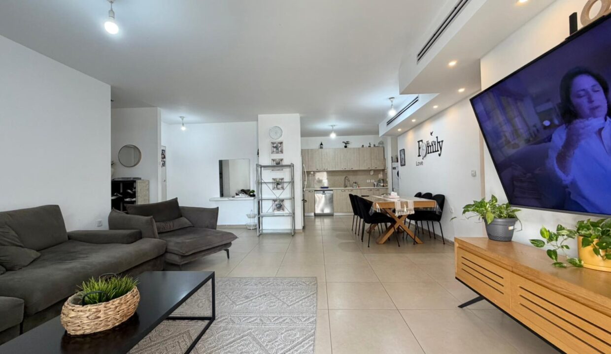 WhatsApp Image 2025-11-10 at 10.04.51