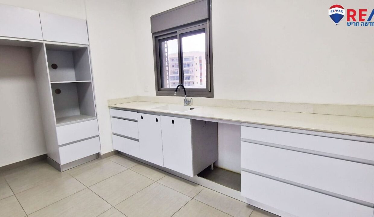 WhatsApp Image 2025-11-24 at 10.37.25 (1)