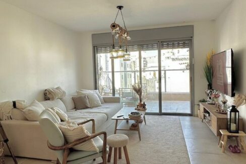 למכירה בחריש דירת 5 חדרים בשכונת בצוותא