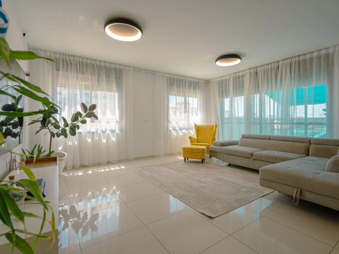 למכירה בחריש דירת 6 חדרים בשכונת any