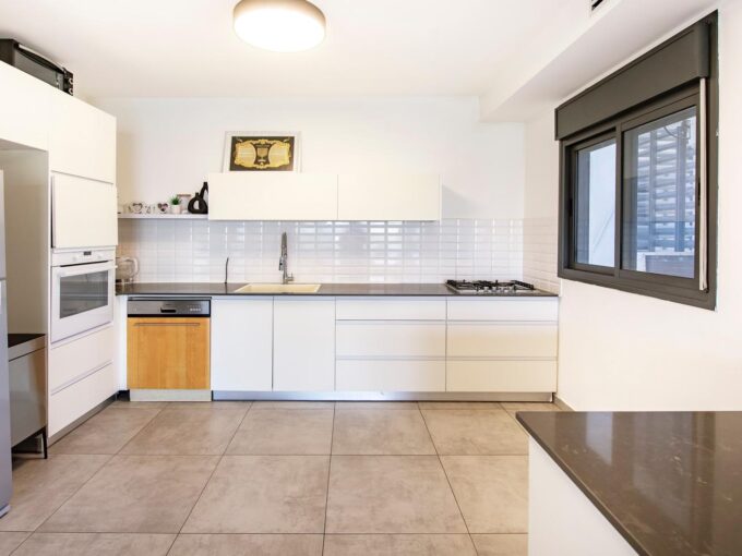 למכירה בחריש דירת 5 חדרים בשכונת הפרחים