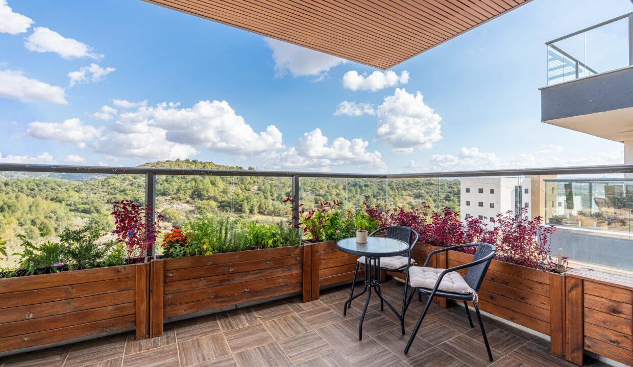 WhatsApp Image 2025-12-08 at 09.50.49