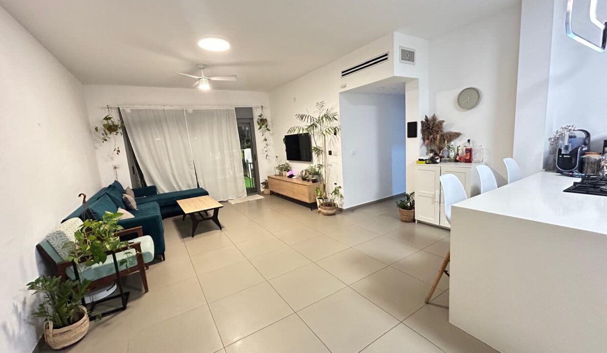 WhatsApp Image 2025-12-10 at 12.00.16 (2)