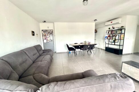 למכירה בחריש דירת 4 חדרים בשכונת הפרחים קבלן נמדר