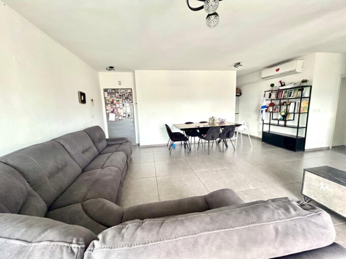 למכירה בחריש דירת 4 חדרים בשכונת הפרחים קבלן נמדר