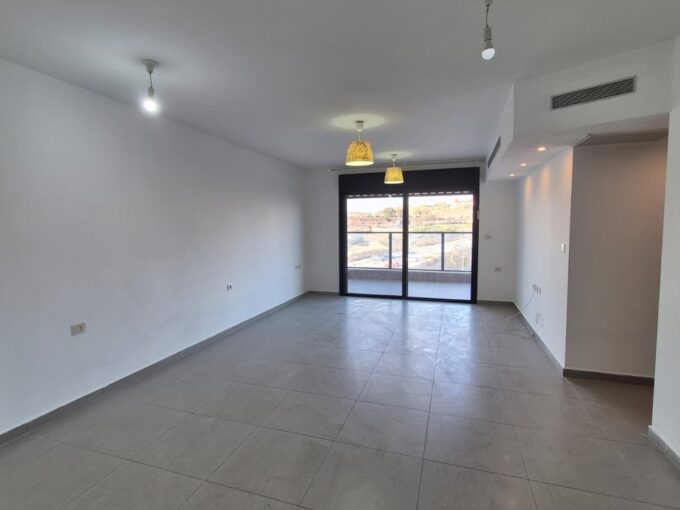 להשכרה בחריש דירת 4 חדרים בשכונת הפרחים