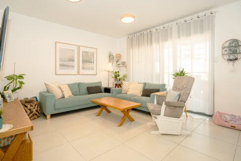 למכירה בחריש דירת 4 חדרים בשכונת הפרחים