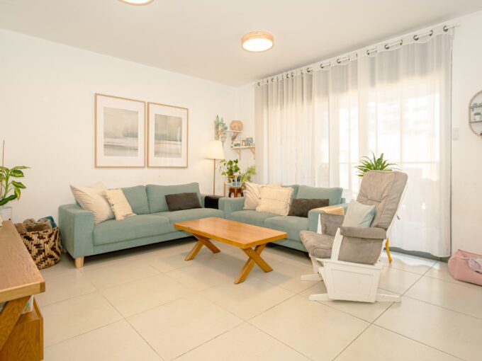 למכירה בחריש דירת 4 חדרים בשכונת הפרחים