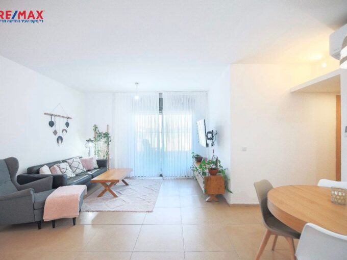 למכירה בחריש דירת 4 חדרים בשכונת הפרחים