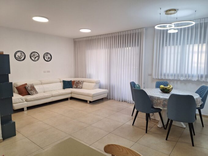 למכירה בחריש דירת 4 חדרים בשכונת הפרחים