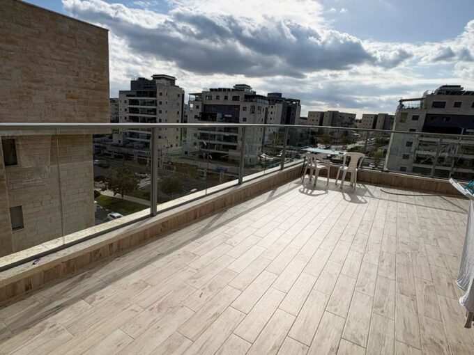 למכירה בחריש דירת 5 חדרים בשכונת אבני חן