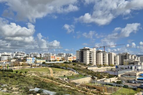 למכירה בחריש דירת 4 חדרים בשכונת הפרחים קבלן אפריקה ישראל