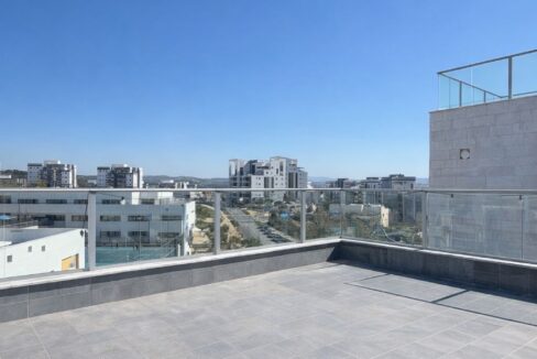 למכירה בחריש דירת 6 חדרים בשכונת בצוותא