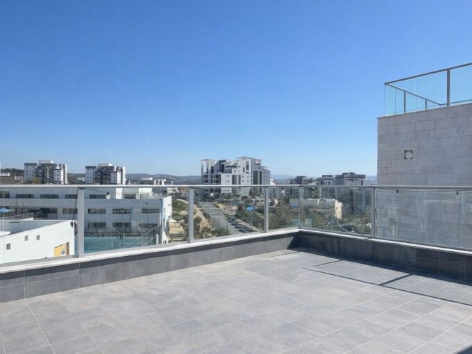 למכירה בחריש דירת 6 חדרים בשכונת בצוותא