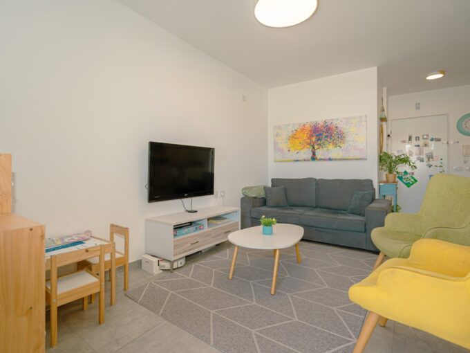 למכירה בחריש דירת 4 חדרים בשכונת מעו׳׳ף