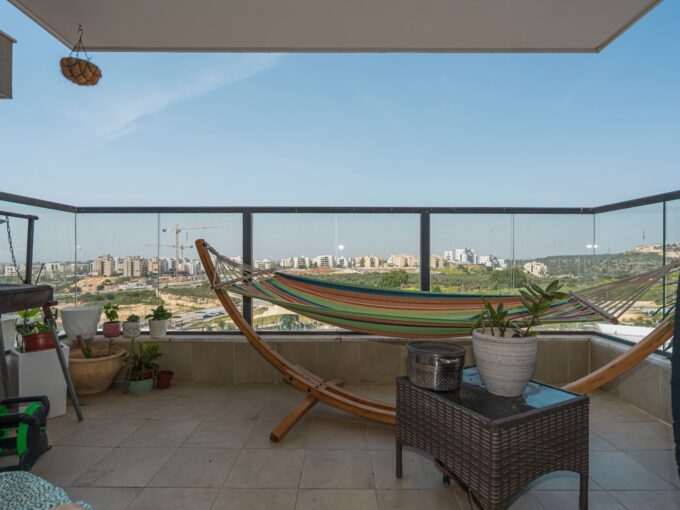 למכירה בחריש דירת 5 חדרים בשכונת מעו׳׳ף