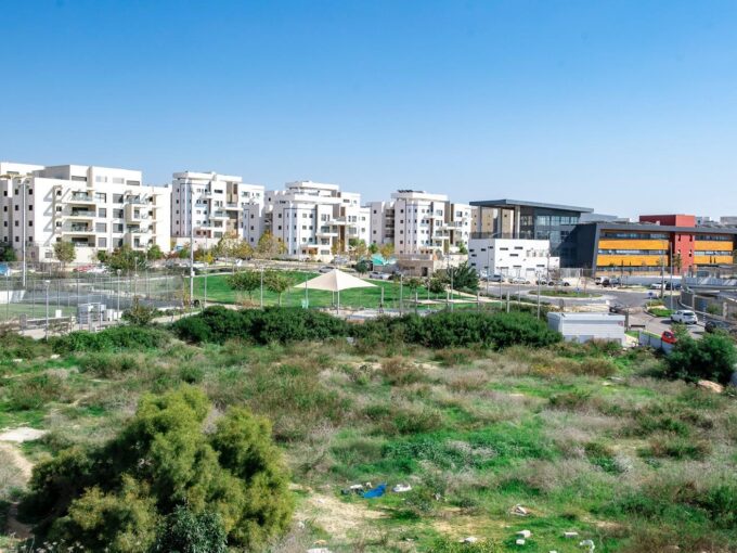 למכירה בחריש דירת 5 חדרים בשכונת אבני חן