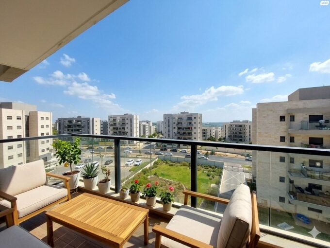 למכירה בחריש דירת 5 חדרים בשכונת אבני חן