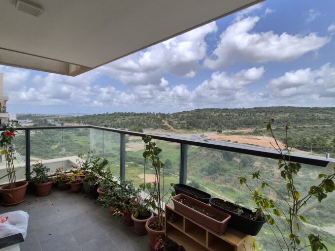 למכירה בחריש דירת 4 חדרים בשכונת הפרחים